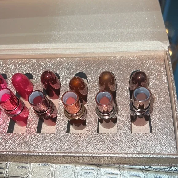 NIB! Mac Cosmetics Snow Ball Mini Lipstick Kit. - Picture 8 of 11